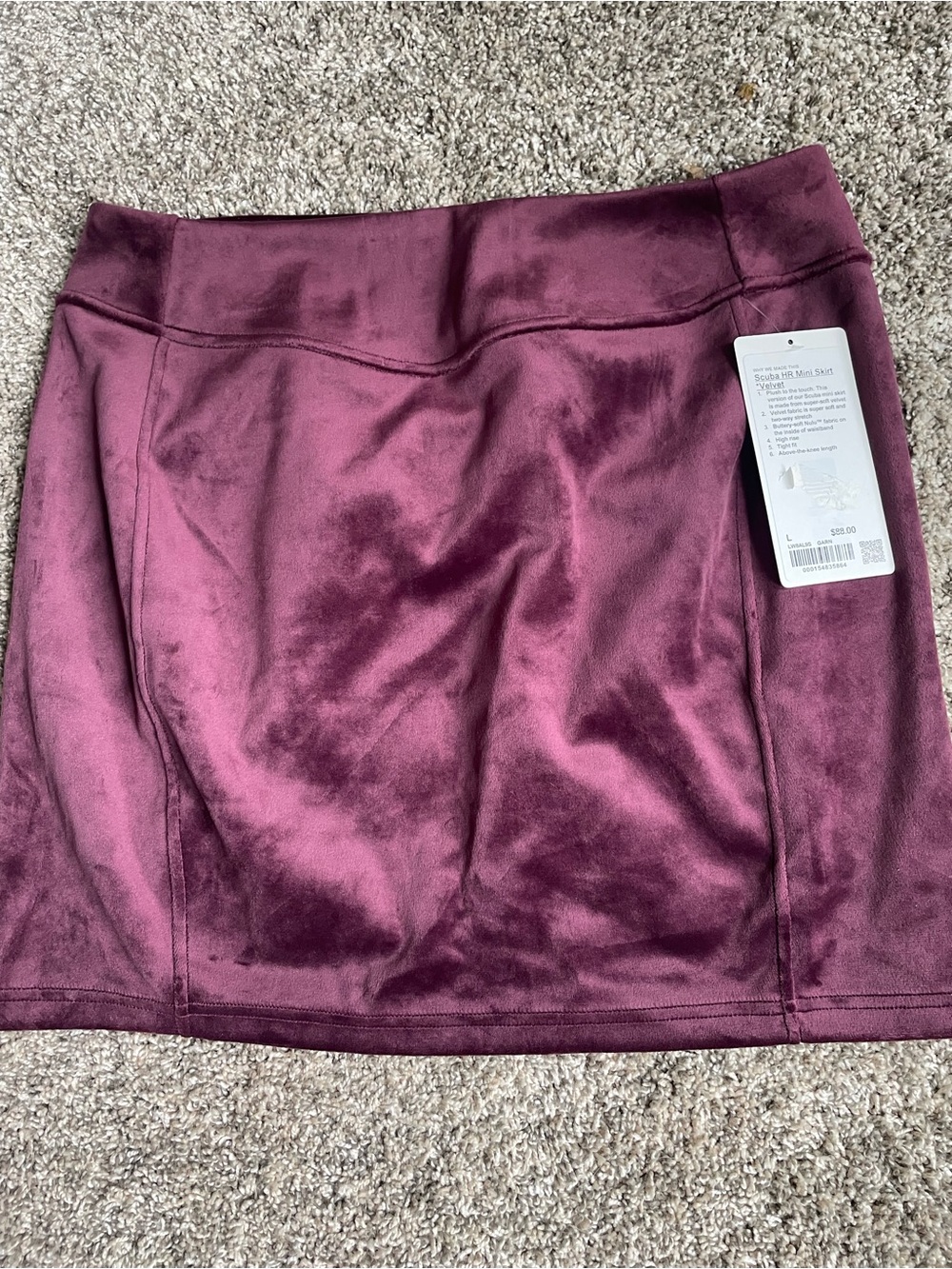 Lululemon Woman’s Velvet Scuba Mini Skirt in Sz L NWT
